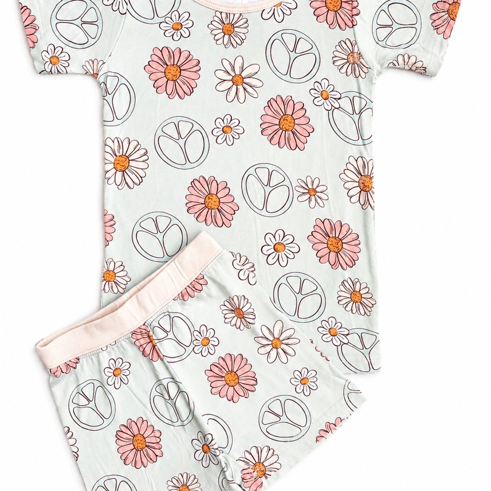 Bamboo Girls' Daisy & Peace Sign Pajama Set - Pink Accents